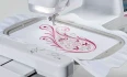Brother Innov-is V3LE – limitierte Sonderedition einer Stickmaschine mit großem Stickbereich und LCD-Touchscreen zur einfachen M